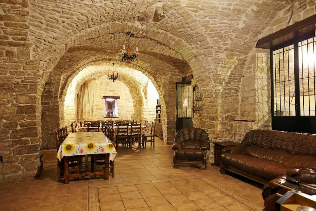 El Diezmo Artajona Exterior photo